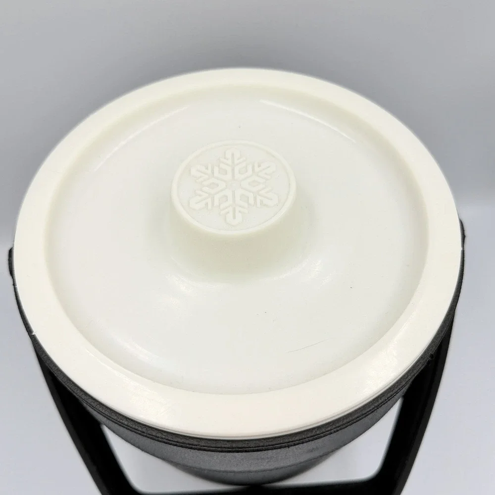 Rubbermaid vintage insulated